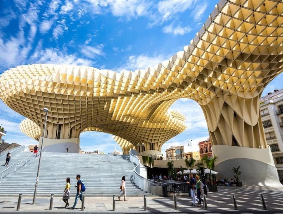 Piso Con Patio Privado Y Parking Nervion Sevilla 외부 사진