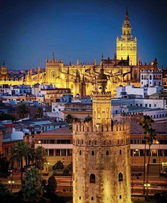 Piso Con Patio Privado Y Parking Nervion Sevilla 외부 사진